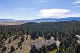 Mountain Sunrise View Retreat - Image 2