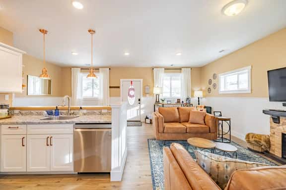 Sapphire Adventure Cottage - Image 1