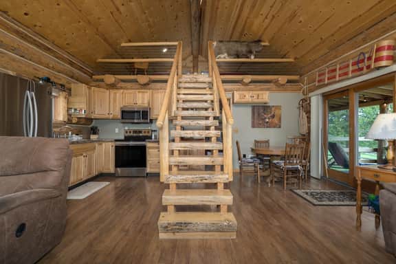 Papa Tom's Cabin - Image 5