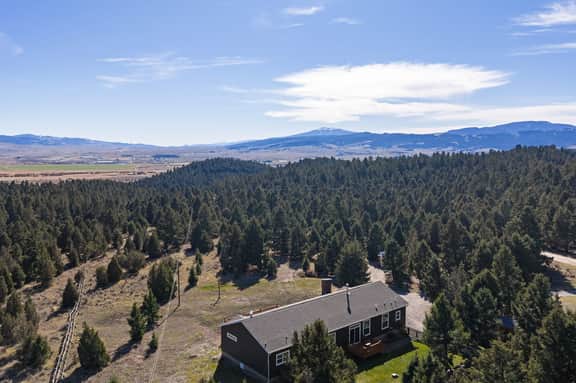 Mountain Sunrise View Retreat - Image 2
