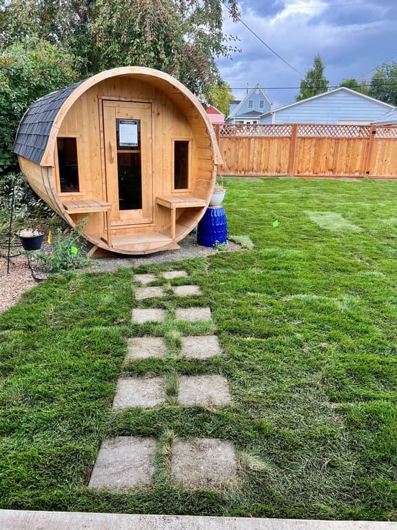Sapphire Adventure Cottage - Image 1